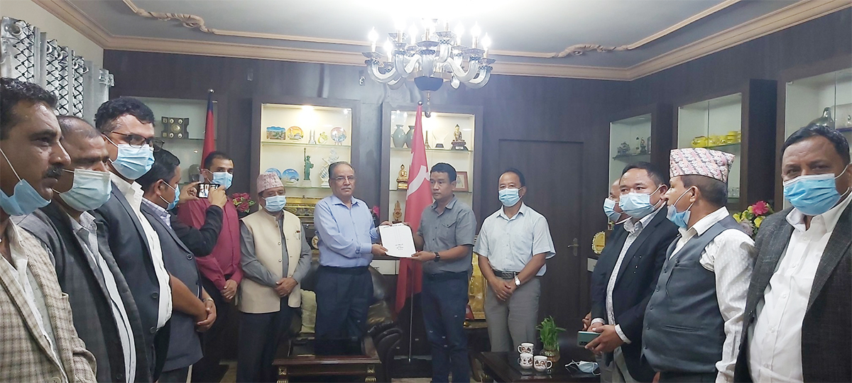 मेलम्ची-हेलम्बु बाढीपीडितलाई प्रचण्डको आश्वास‍न- समस्या समाधानका लागि सरकारलाई घच्घचाउँछु